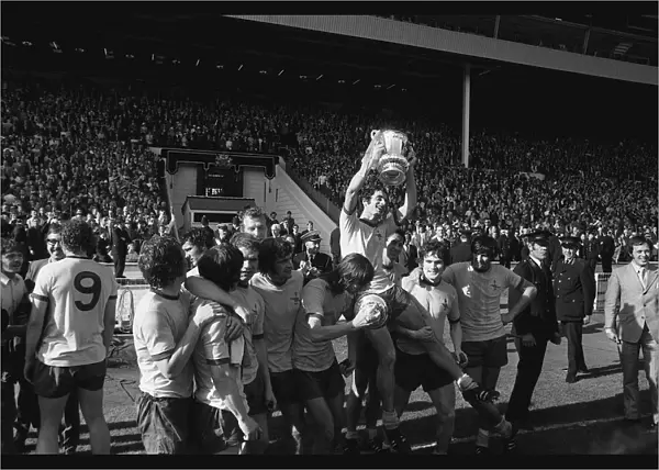 Frank McLIntock holds up FA cup at Wembley 1971 after Arsenal beat Liverpool to win