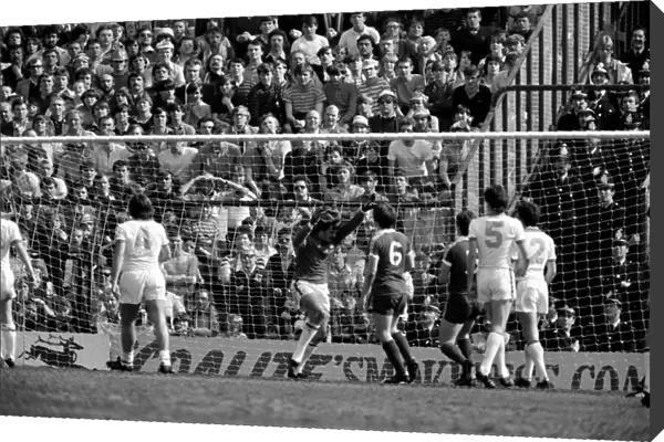 F.A Cup Semi Final - West Ham 1 v. Everton 1. April 1980 LF02-26-040 *** Local Caption