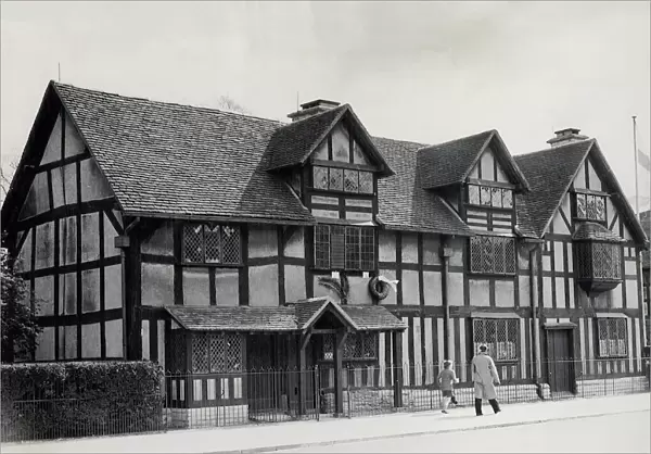 Shakespeares Birthplace, Stratford-upon-Avon. 11  /  09  /  1972