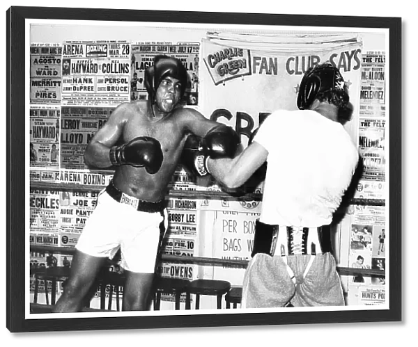 British heavyweight boxer Joe Bugner with American former heavyweight champion of