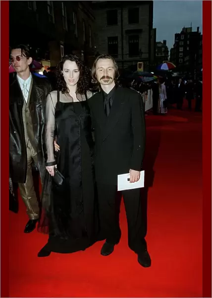 Robert Carlyle Actor April 98 Arriving for the BAFT Aawards 1998 with his wife