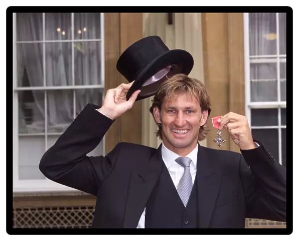 Tony Adams Receive Mbe Awards July 1999 Showing Off Their Awards At