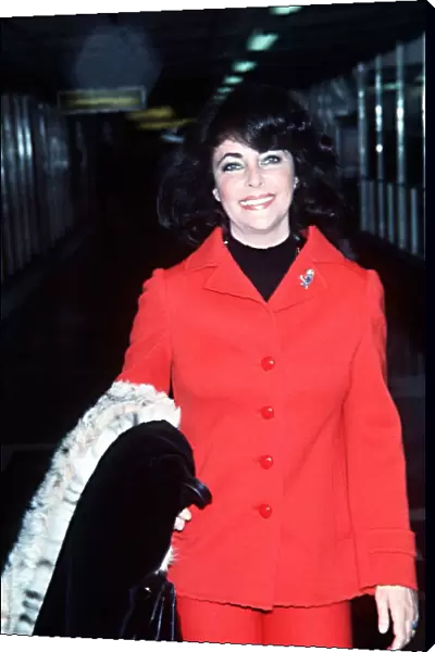 Elizabeth Taylor at London airport May 1975