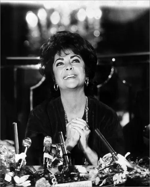 Elizabeth Taylor actress at a press conference to publicise her play The Little Foxes