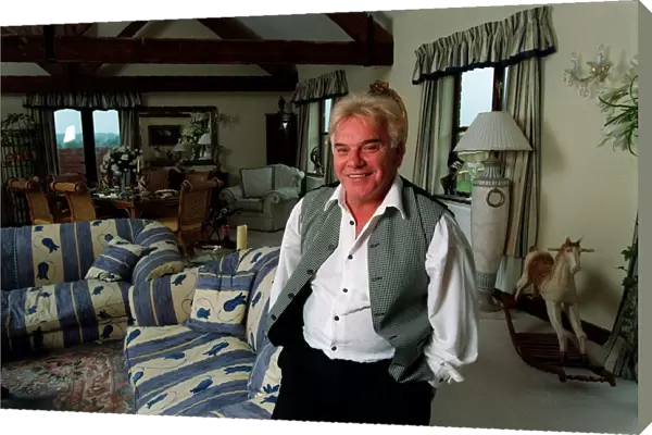 Freddie Starr Comedian  /  Actor Actor June 98 At home in his luxury house
