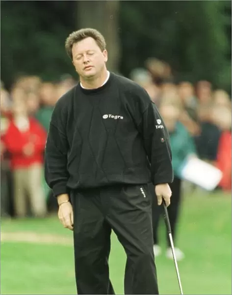 Ian Woosnam Wentworth World Matchplay October 1998 misses his putt on the 18th green
