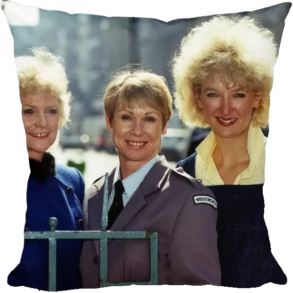 Patsy King with Glenda Linscott and Elspeth Ballantyre who Star in the TV Programme '