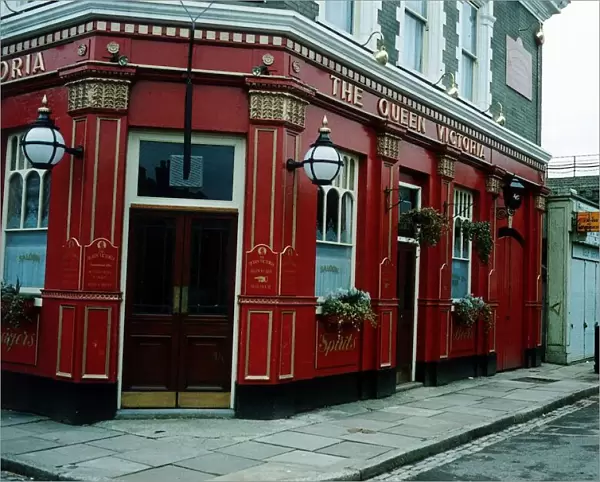 TV Programme: Eastenders June 1994 The Queen Victoria Pub Queen Vic Pub