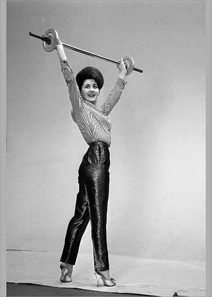 Elizabeth Kent January 1963 Actress lifting weights