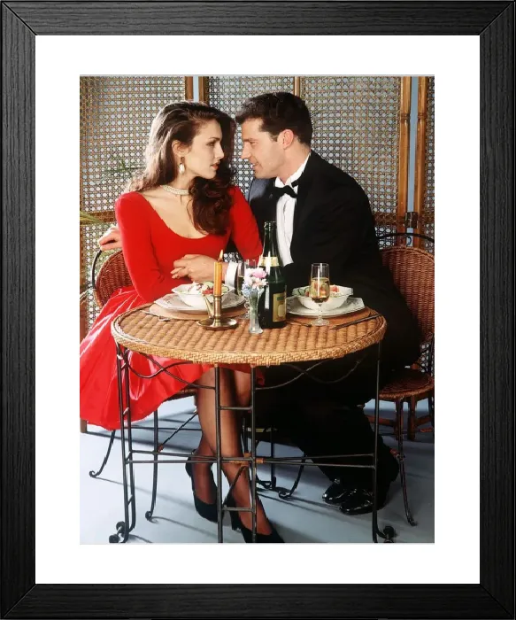 Framed Print : Romantic Couple Dinner Print (00158) Framed Print : Romantic Couple Dinner Print (00158)