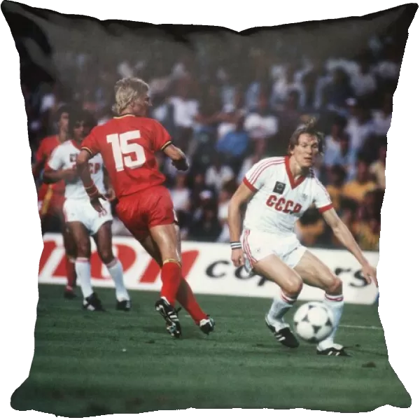 Belgium v Russia 1982 World cup match Oleg Blokhin out smarts Marice De