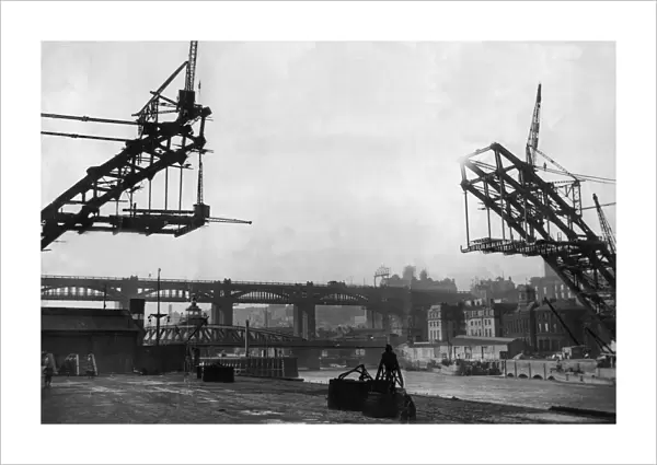 Construction of Tyne Bridge