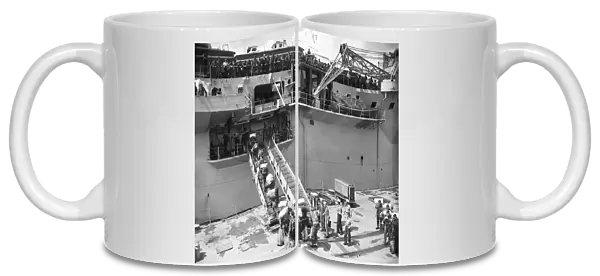 Suez Crisis 1956 Men of the 16th Independent Parachute Regiment crowd the decks of