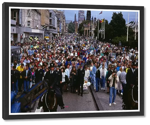 Edinburgh Festival August 1989 Crowds follow Princes Street Parade