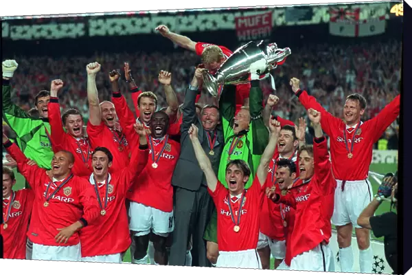 Manchester United players May 1999 including goalkepeer Peter Schmeichel (3rd R