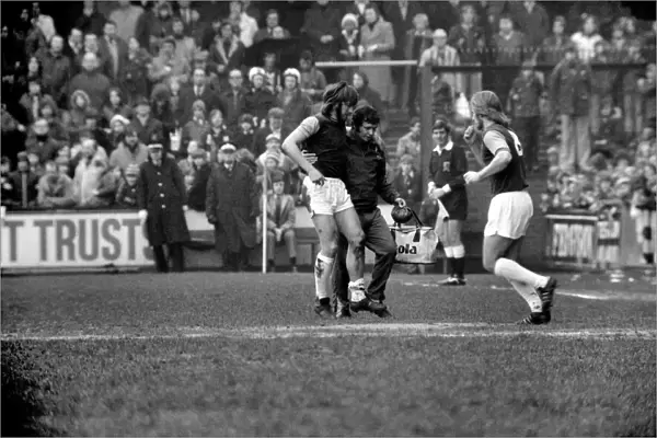 Football: West Ham vs. Burnley F. C. March 1975 75-01462