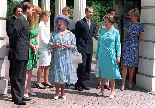 Queen Mother Birthdys August 1989 On her 89th Birthday outside Clarence House