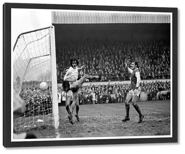 F. A. Cup: Yeovil v. Arsenal: 3rd Round. Ray Kennedy (right