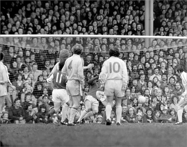 Division One Football Arsenal v Leeds United 1974  /  75 Season