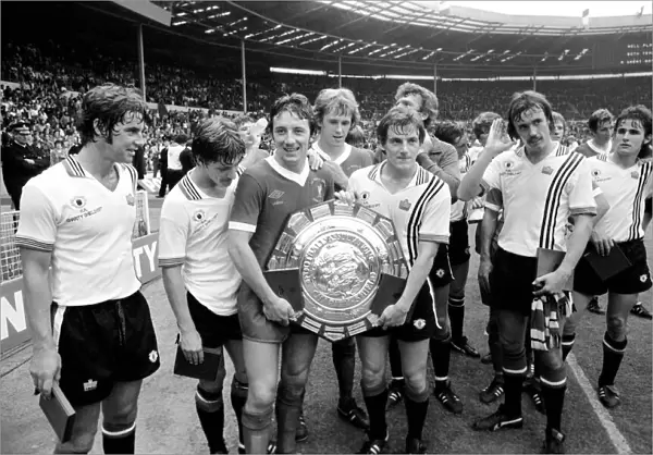 Charity Shield: Manchester United v. Liverpool F. C. August 1977 77-04358-007