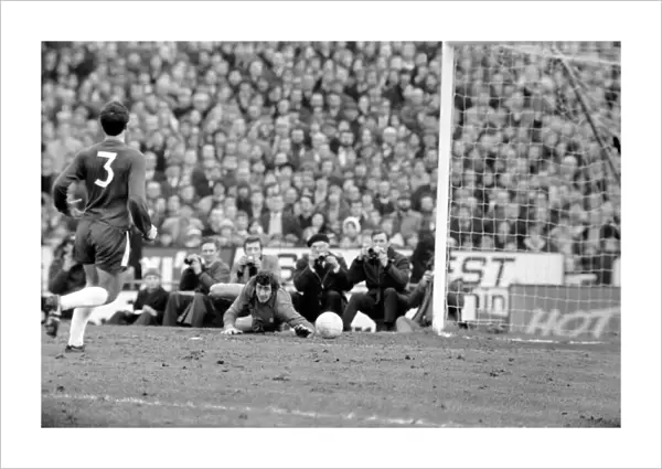 Chelsea v. Manchester United. January 1970 71-00225