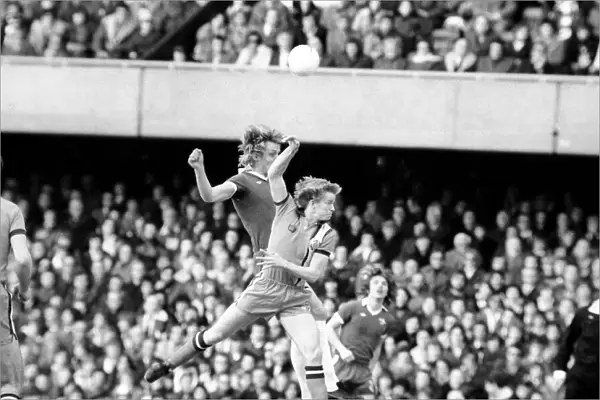 Football: Chelsea (2) vs. Luton (0). April 1977 77-02023-008