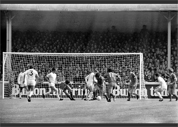 Football: Leeds United (1) v. Liverpool (0). September 1971 71-12020-015