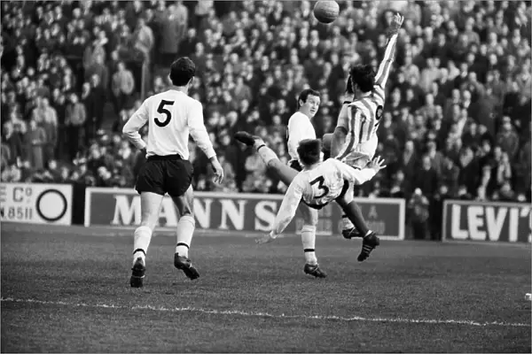 Fulham 3 v. Sunderland 0. 1966 League campaign. Full back Nichols appears to