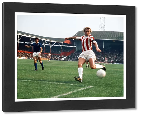 Stoke City v. Ipswich. Jimmy Greenhoff about to shoot. 15th September 1970