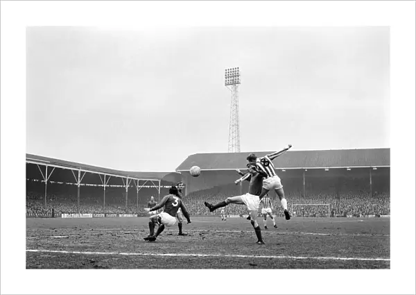 Sport: Football: Stoke v. Manchester United. February 1970 70-2326-003