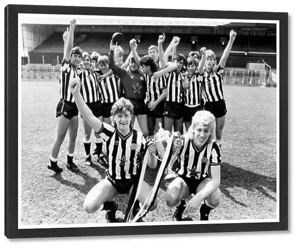 Newcastle United Juniors Team Group photograph 1985. Paul Gascoigne (Gazza