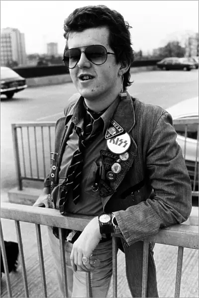 Punk Rockers at Woolwich. Civil Servant Peter King. 12th June 1977