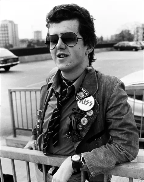 Punk Rockers at Woolwich. Civil Servant Peter King. 12th June 1977
