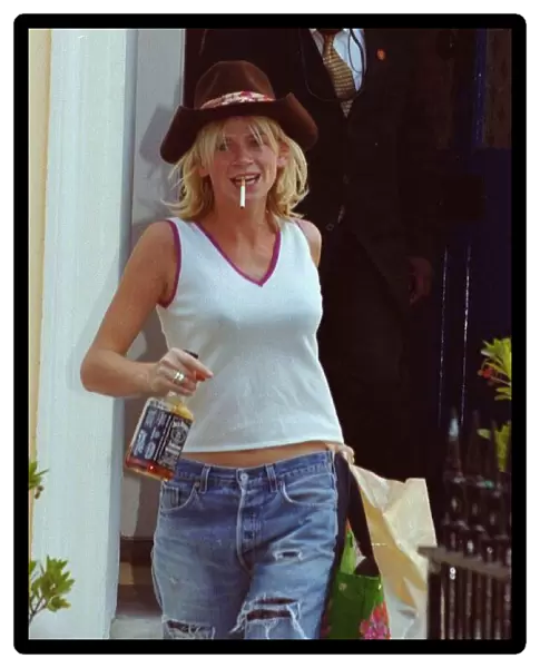 Zoe Ball leaves her home today August 1999 for her wedding dtgu AMirrorpix