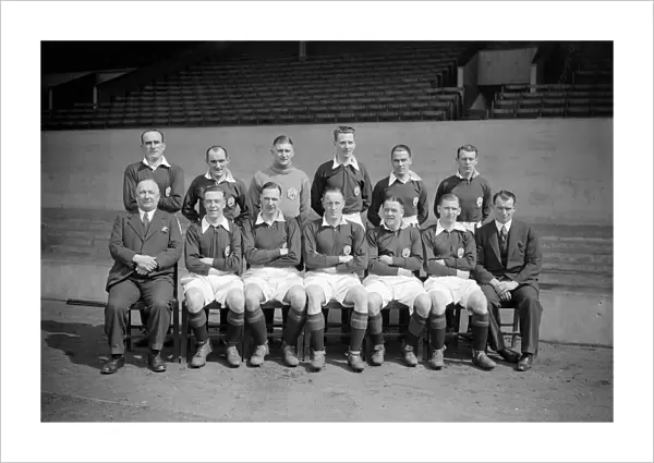 Arsenal football team pose for a group photograph along with manager Herbert Chapman