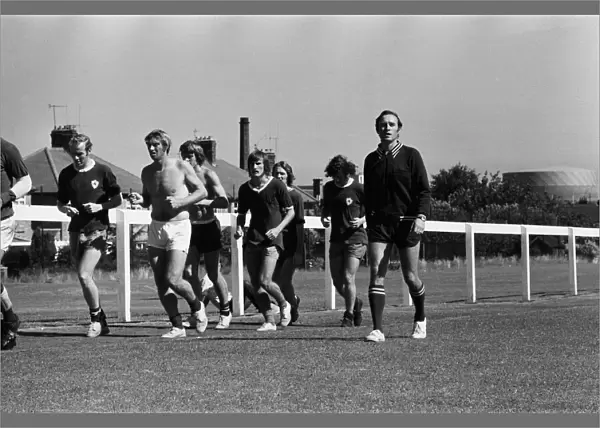 Leicester City manager Jimmy Bloomfield takes a training session. 29th July 1971