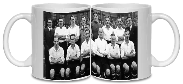Charlton Athletic team photo 1947 - 1948 season. The balding Don Welsh is