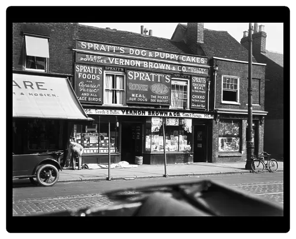 Uxbridge High Street, Vernon Browns shop. Greater London, Circa 1929