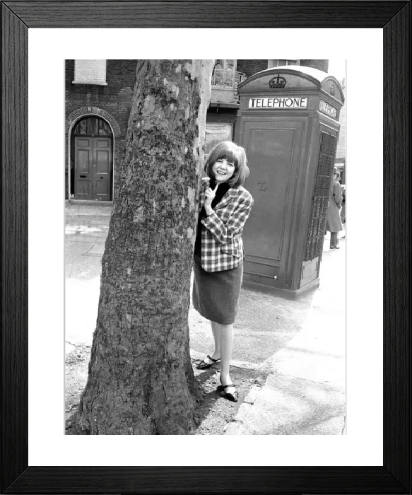 Framed Print : Cilla Black at Coram Playing Fields, London 1964 Print