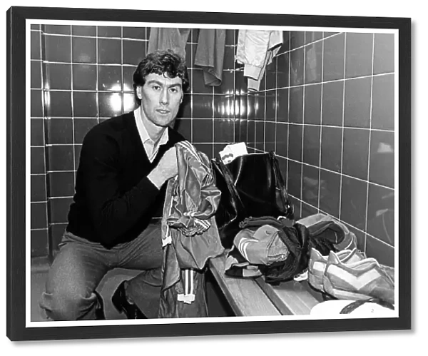 New signing Dave Thomas gets his training gear organised on this first day at Ayresome