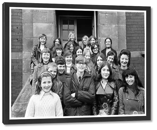 Richard Hind school children leave for concert. 1971
