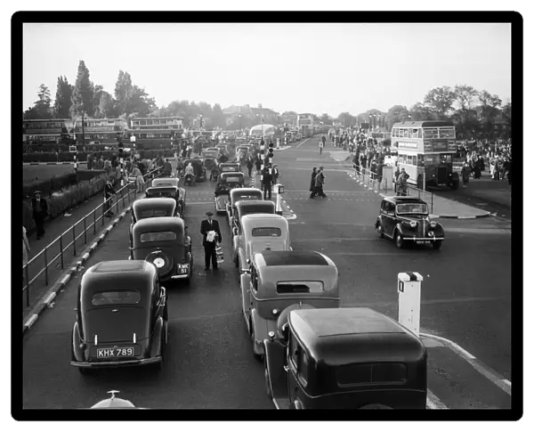 Traffic in Richmond, London. 6th June 1949