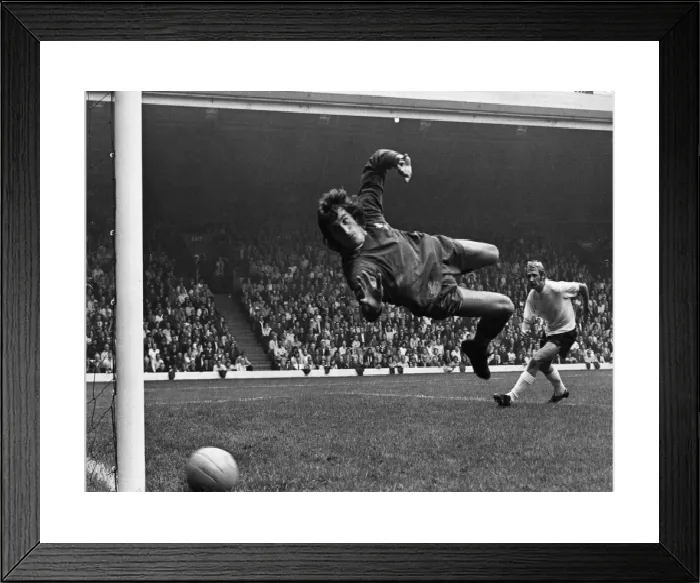 Framed Print : Ray Clemence in Action for Liverpool Print, 25th August 1973 Framed Print : Ray Clemence in Action for Liverpool Print, 25th August 1973