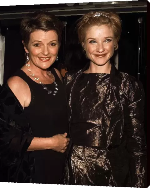 Brenda Blethyn and Jane Horrock November 1998 arriving at the Odeon Leicester