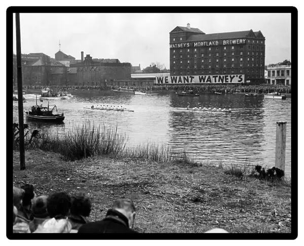 The Boat Race, Cambridge v Oxford. 1956. The race was held from the starting