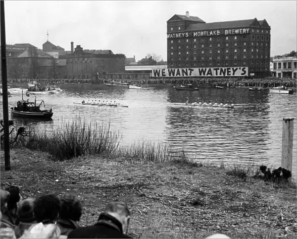 The Boat Race, Cambridge v Oxford. 1956. The race was held from the starting