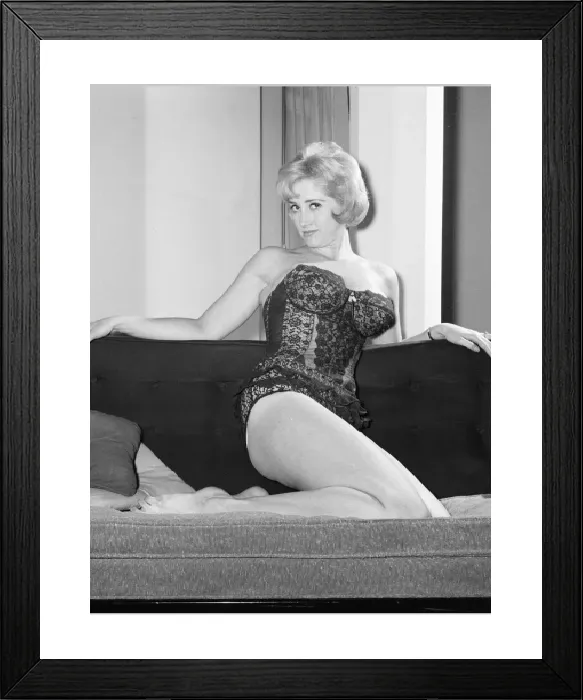 Framed Print : Liz Fraser at Donald Zec's Home, London 1963 Print Framed Print : Liz Fraser at Donald Zec's Home, London 1963 Print