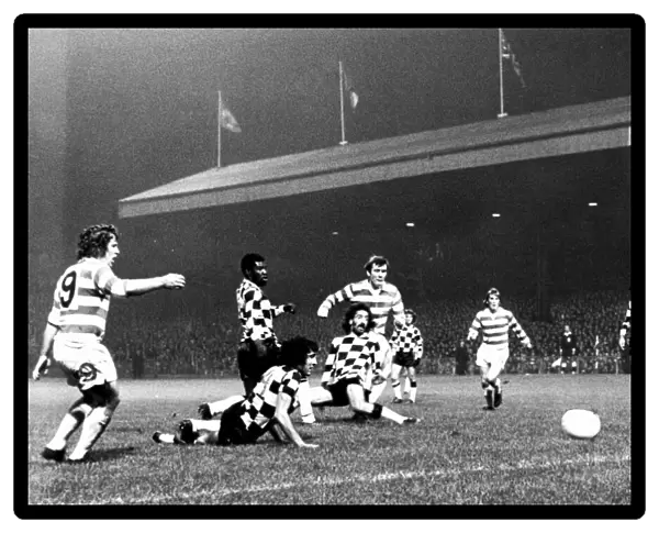 Johannes Edvaldsson scoring goal for Celtic November 1975