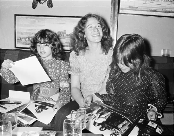 Carole King singer  /  songwriter, with her children Sherrie (right) and Louise (left)