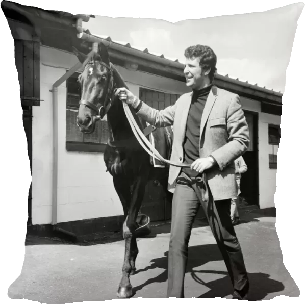 Tom Jones with his new racehorse 'Walk-on-Bye'